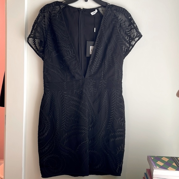 🎁NEW🎁For Love & Lemons ISLA Deep V Black Embroidered Mini Dress, Large - Picture 4 of 7